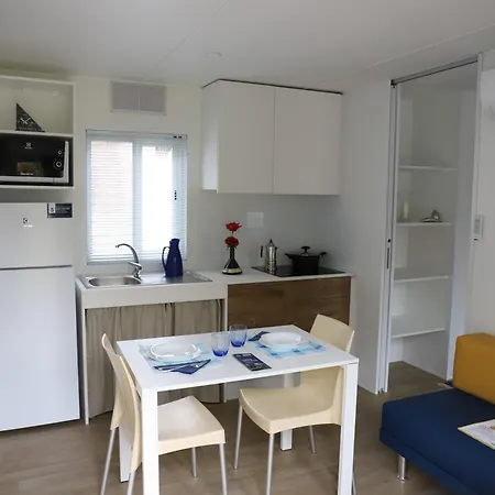 Lions Village 도모도솔라